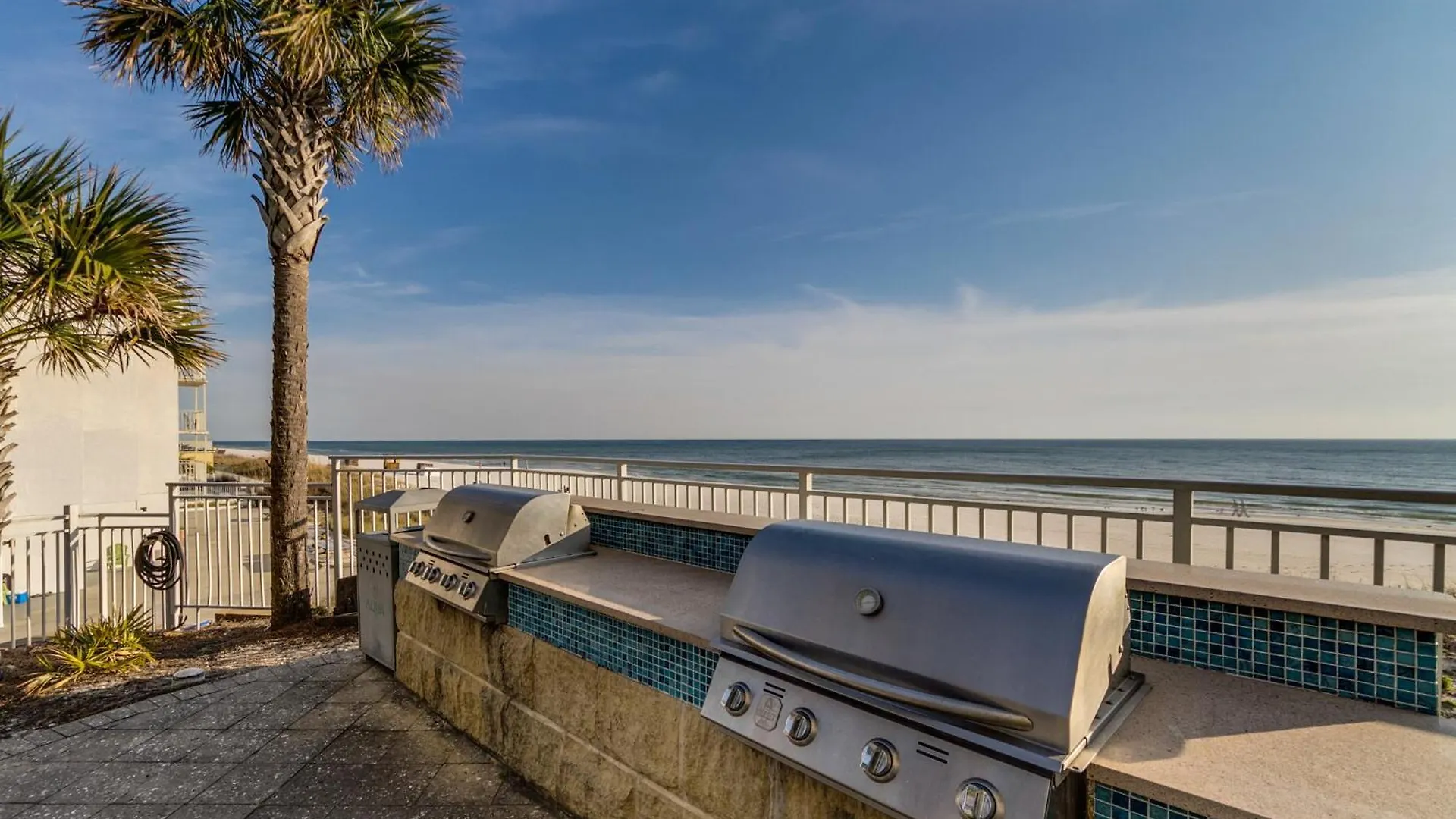 Aqua Resort 906 By Emerald Coast Retreats Panama City Beach United States